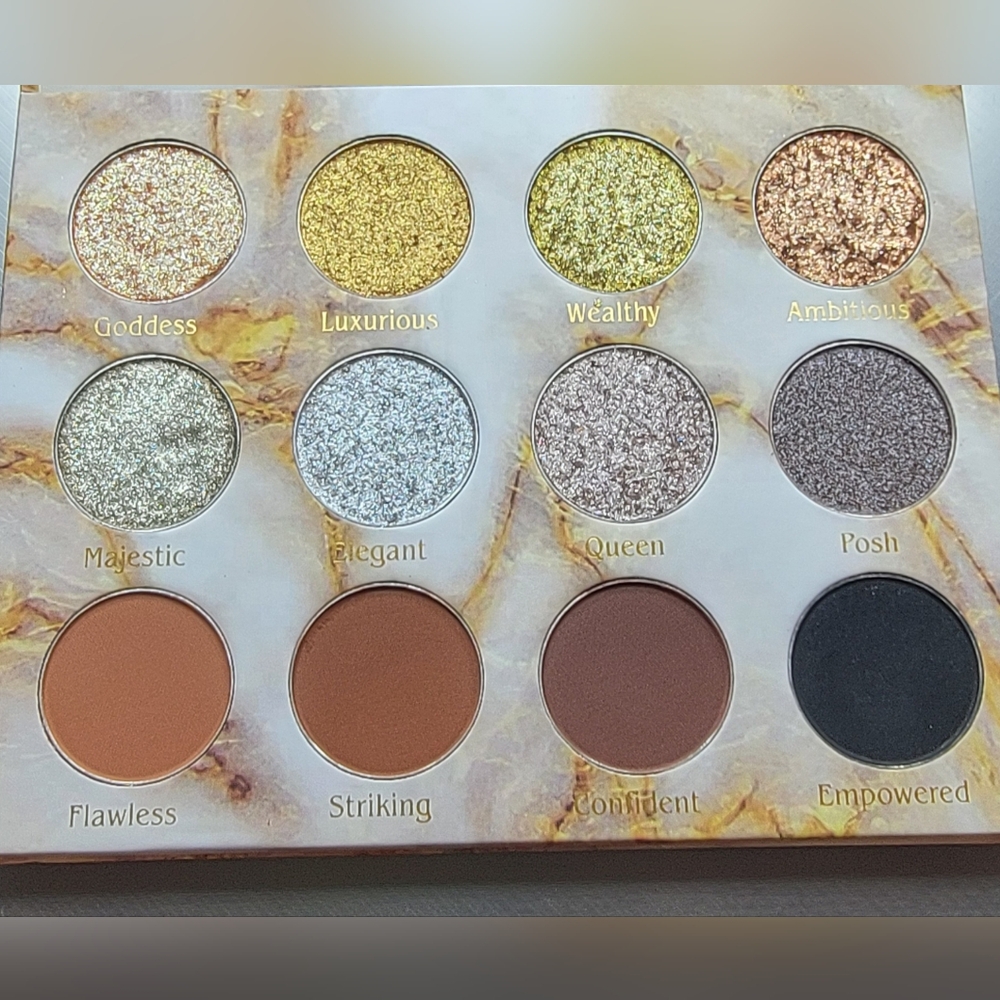 Luxurious Eyeshadow Palette - Gold, Silver, Brown, Black Shades